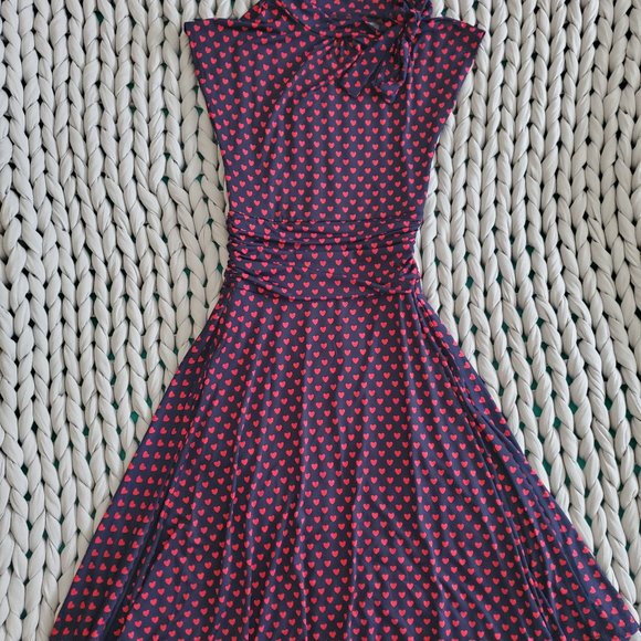 Retro Heart-Print Bombshell Dress - Picture 2 of 7